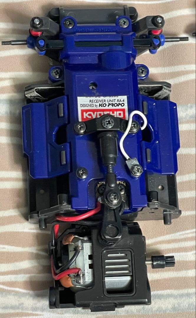 MINI-Z NissanとFerrari Enzoのラジコンカーセット。