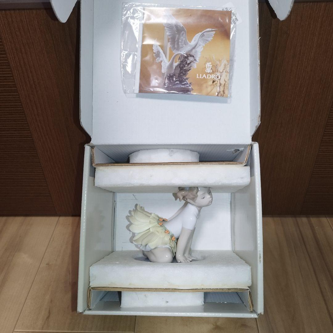 【美品】リヤドロ 6691 　女の子とデイジー花弁スカート