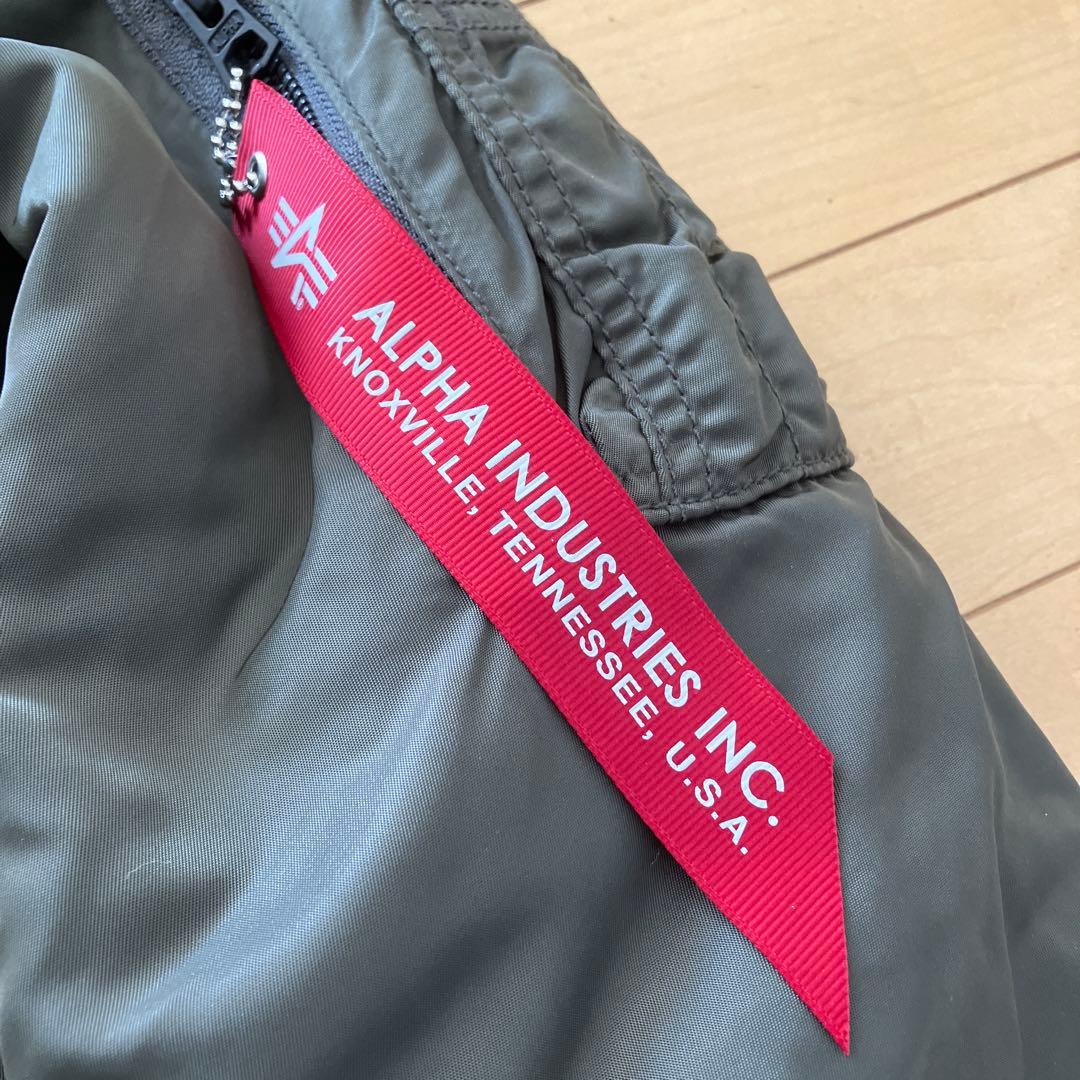 アルファインダストリーズ　フーデッドリブジャケット　Mサイズ