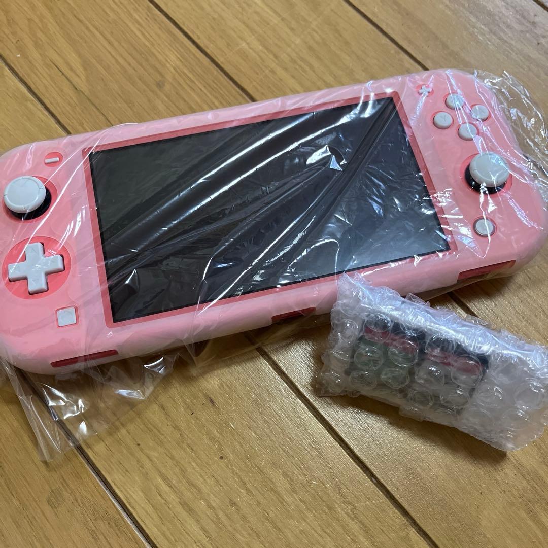 中古品 カバー付Switchライト あつ森 スマブラ 匿名24時間以内発送