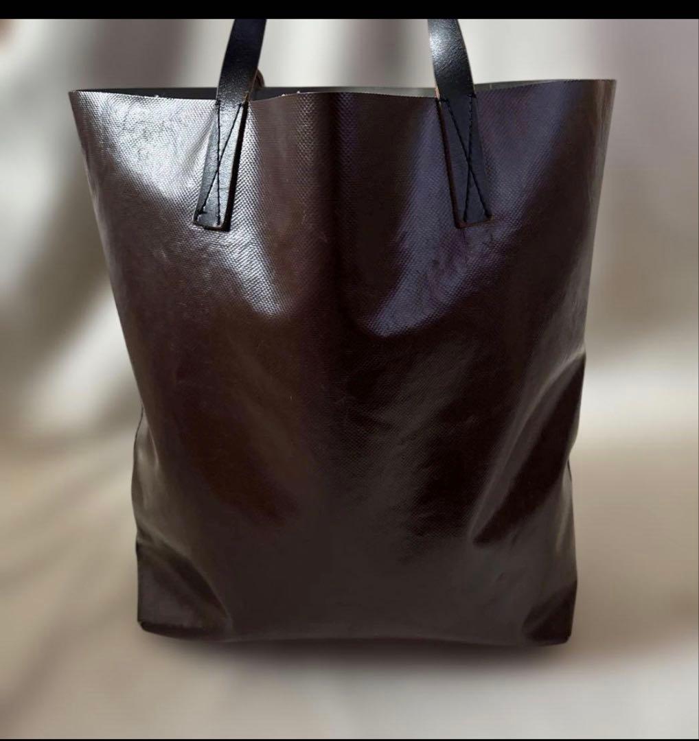 レア✨マルニ　トートバッグ　A4 大容量　PVC バイカラー　肩掛　チャーム