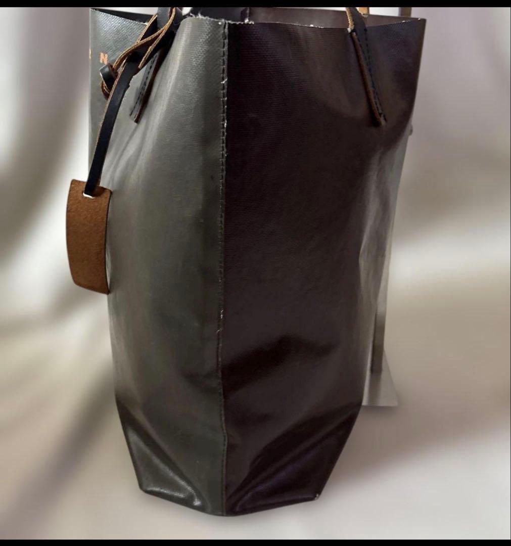 レア✨マルニ　トートバッグ　A4 大容量　PVC バイカラー　肩掛　チャーム