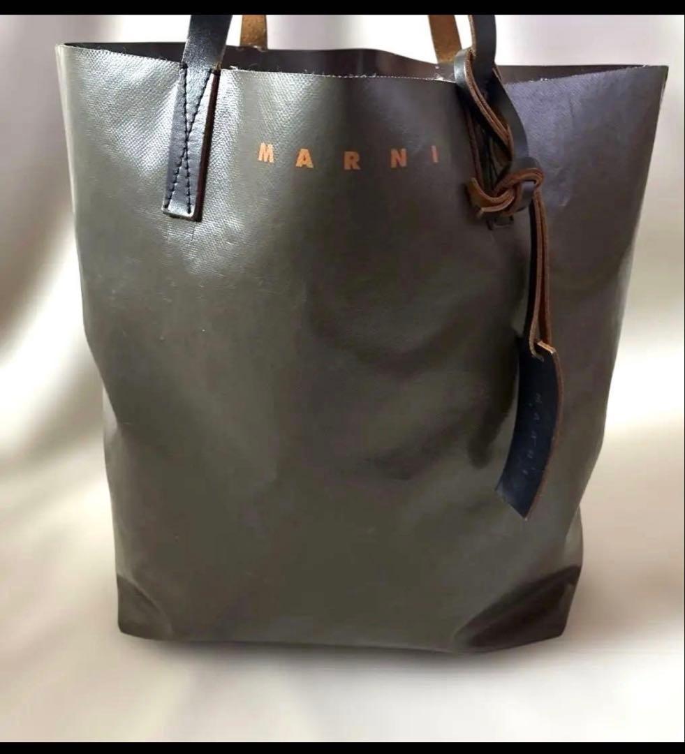 レア✨マルニ　トートバッグ　A4 大容量　PVC バイカラー　肩掛　チャーム