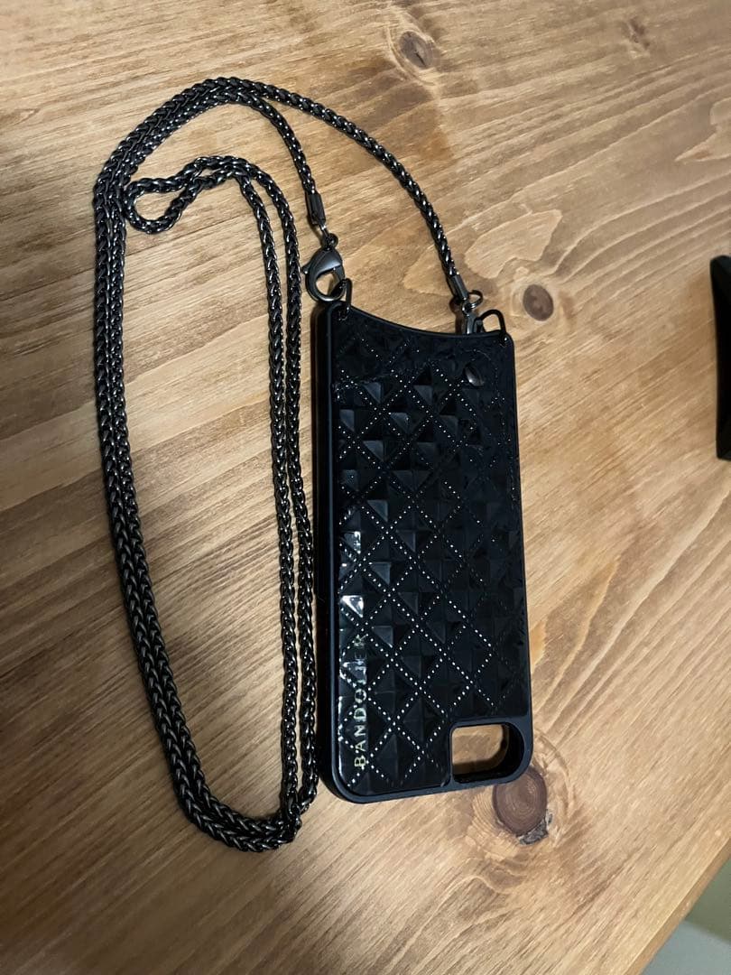 BANDOLIER ブラックダイヤモンドパターン iPhoneSE ショルダー付
