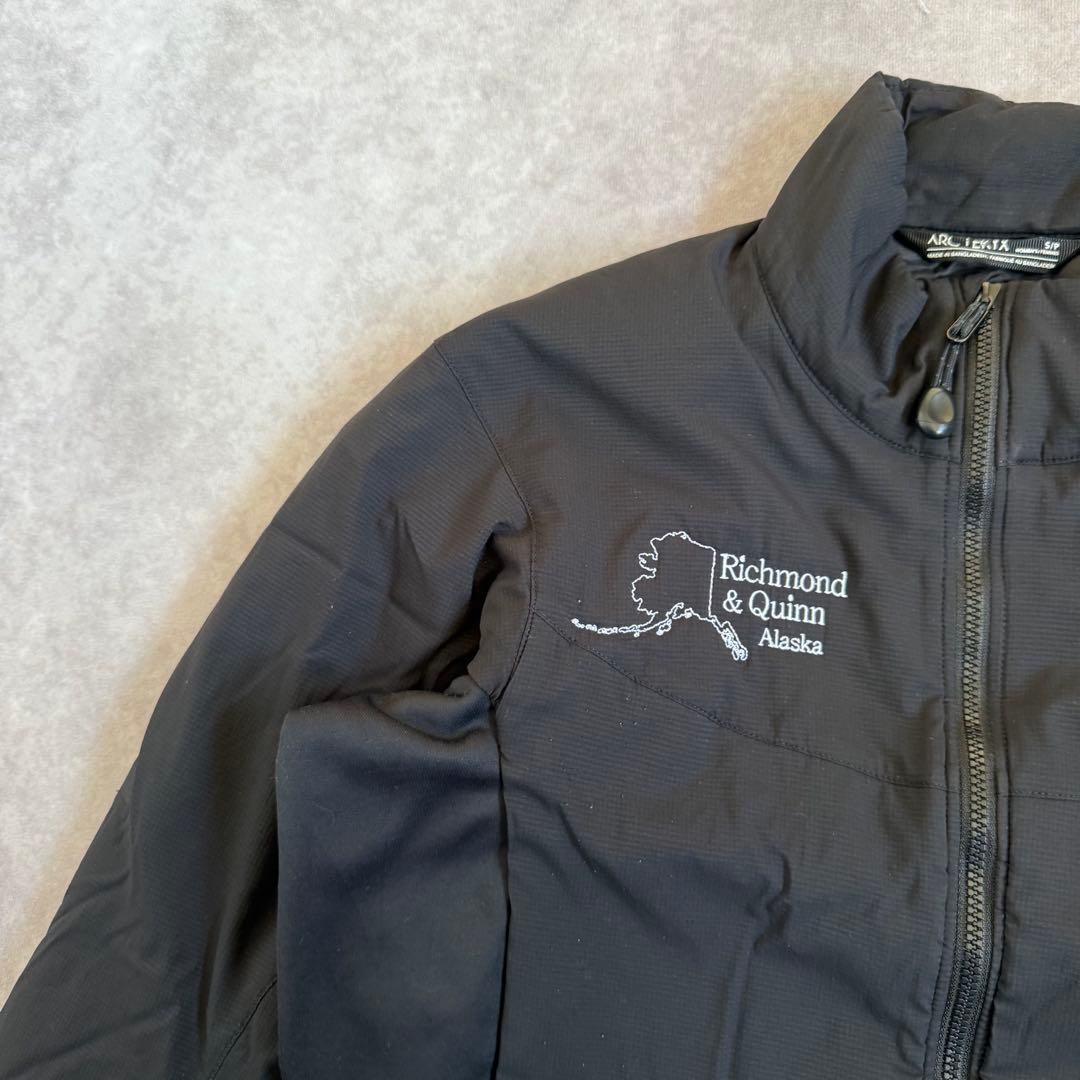 アークテリクス ATOM LT JACKET ウィメンズS 企業ロゴ