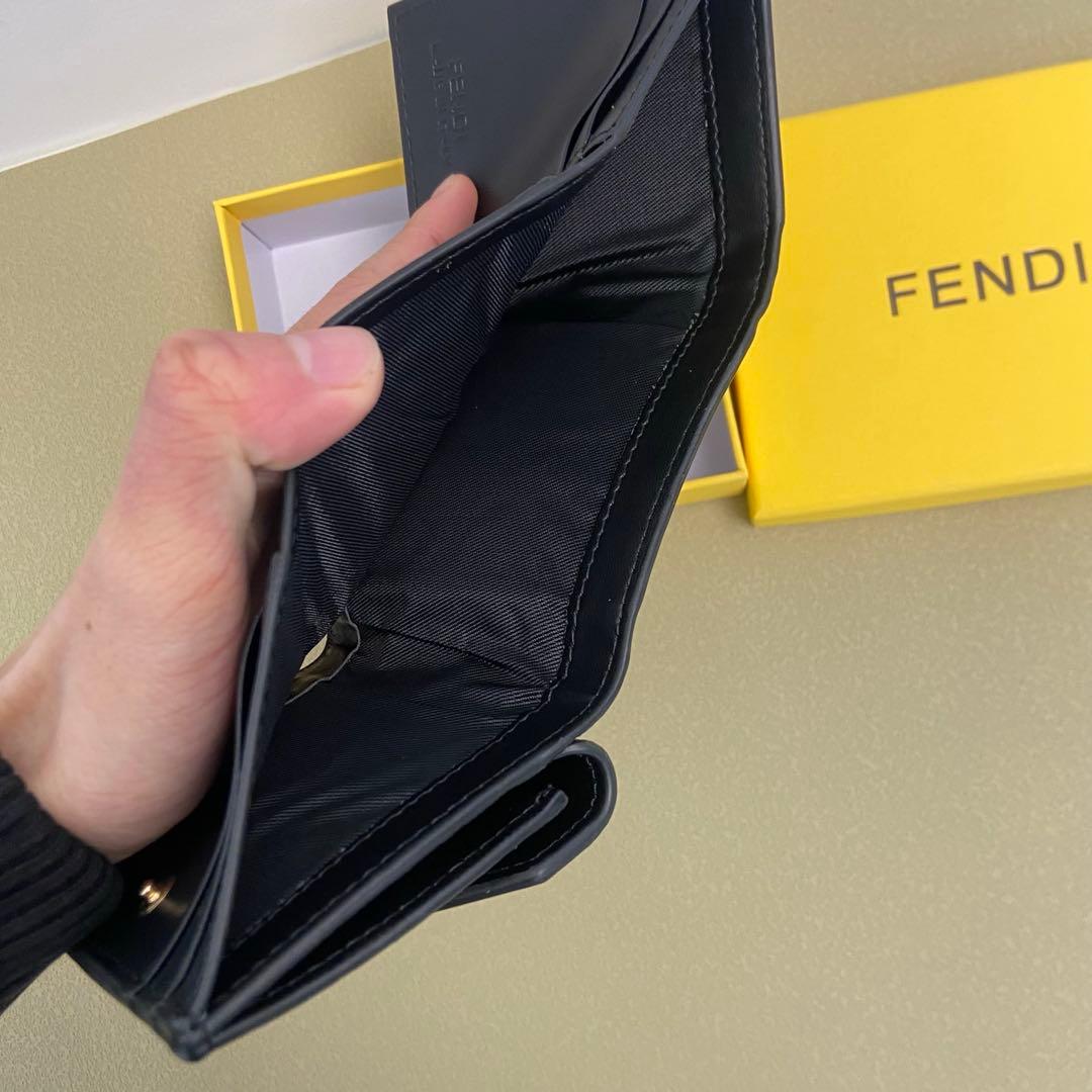 美品✨送料込み FENDI フェンディ三つ折り財布レザー　本革ウォレット　黒