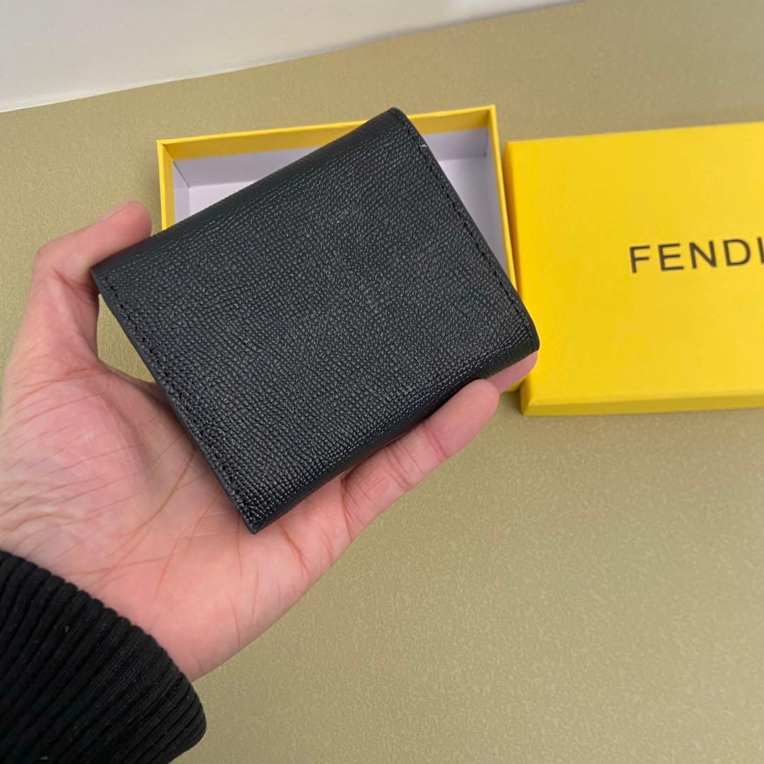 美品✨送料込み FENDI フェンディ三つ折り財布レザー　本革ウォレット　黒