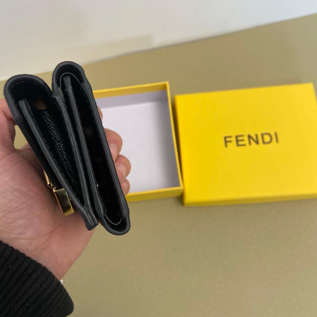 美品✨送料込み FENDI フェンディ三つ折り財布レザー　本革ウォレット　黒