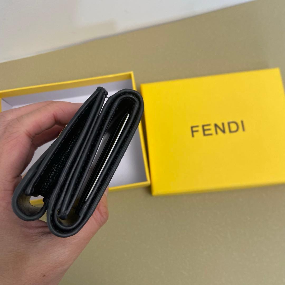 美品✨送料込み FENDI フェンディ三つ折り財布レザー　本革ウォレット　黒