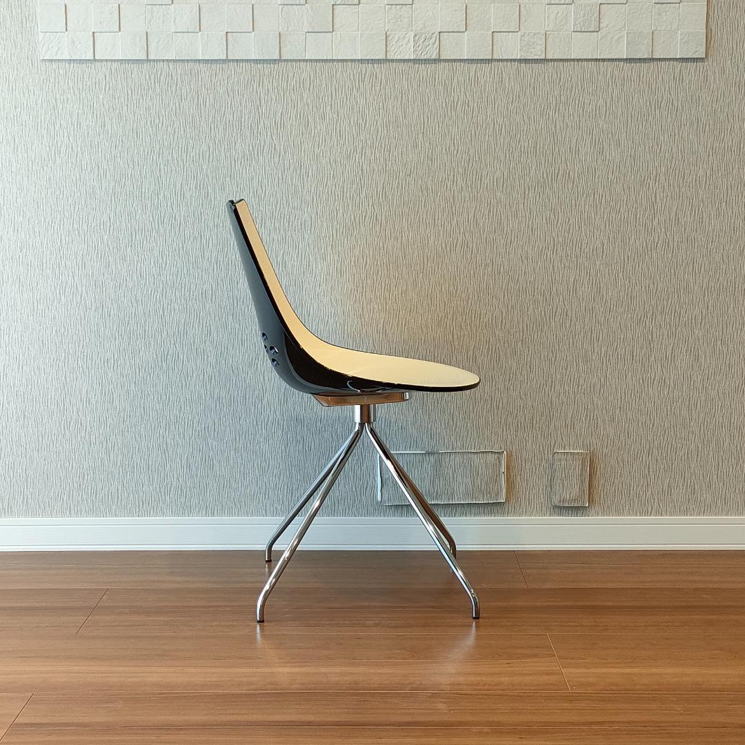 カリガリス　コヌビアジャム　デザイナーズチェア