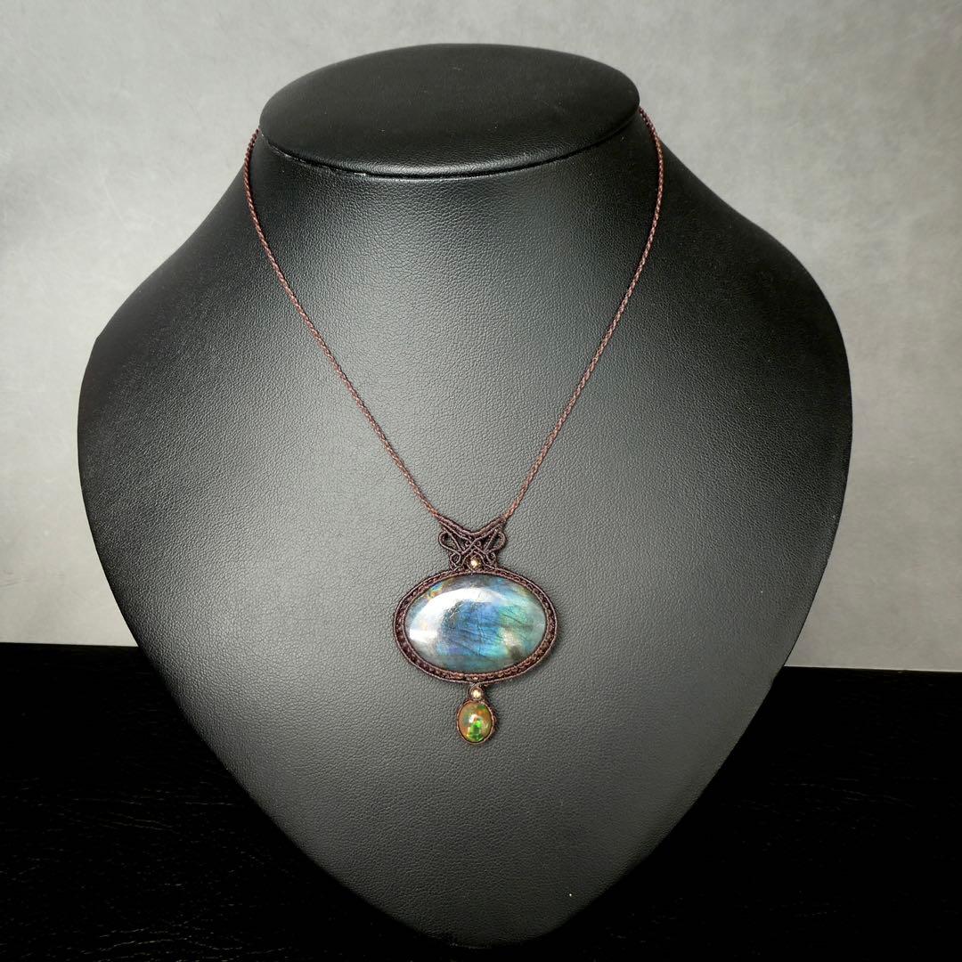 さい　レインボーラブラドライトとブラックオパールのマクラメネックレス