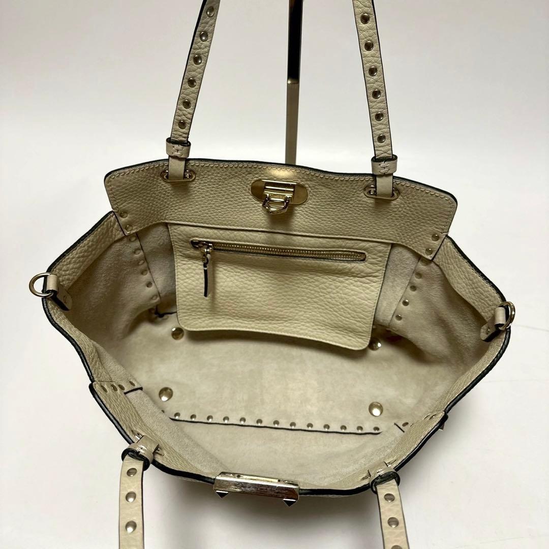 t95【極美品】保存袋付　ヴァレンティノロックスタッズシボ革2wayショルダー.