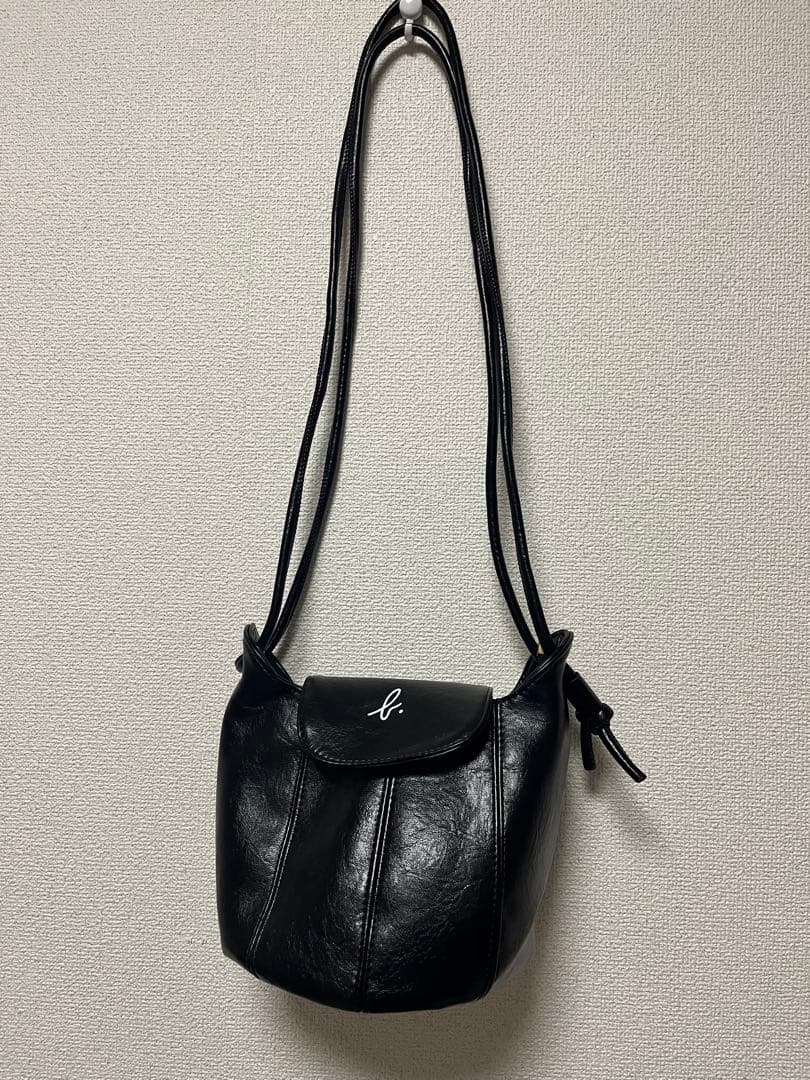 アニエスベー ブラック ショルダーバッグ ロゴ