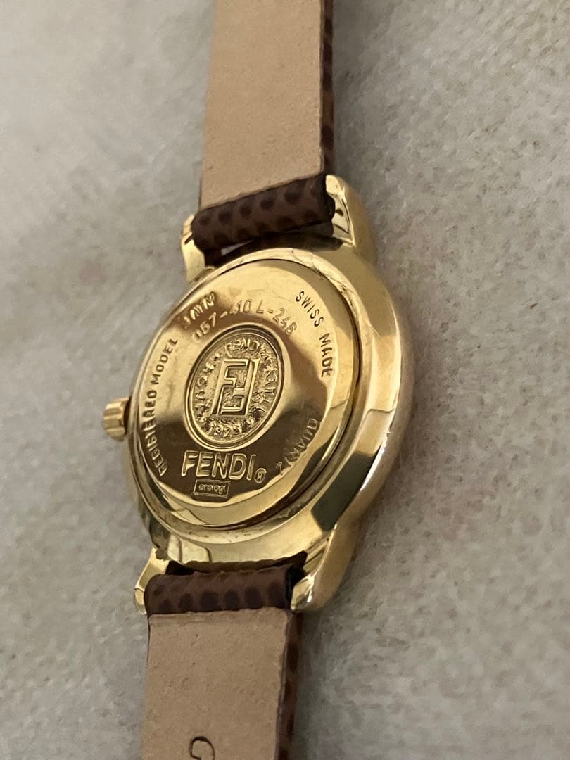 値下げ 稼働★FENDI ゴールド レディースQZ腕時計 電池、革ベルト新品