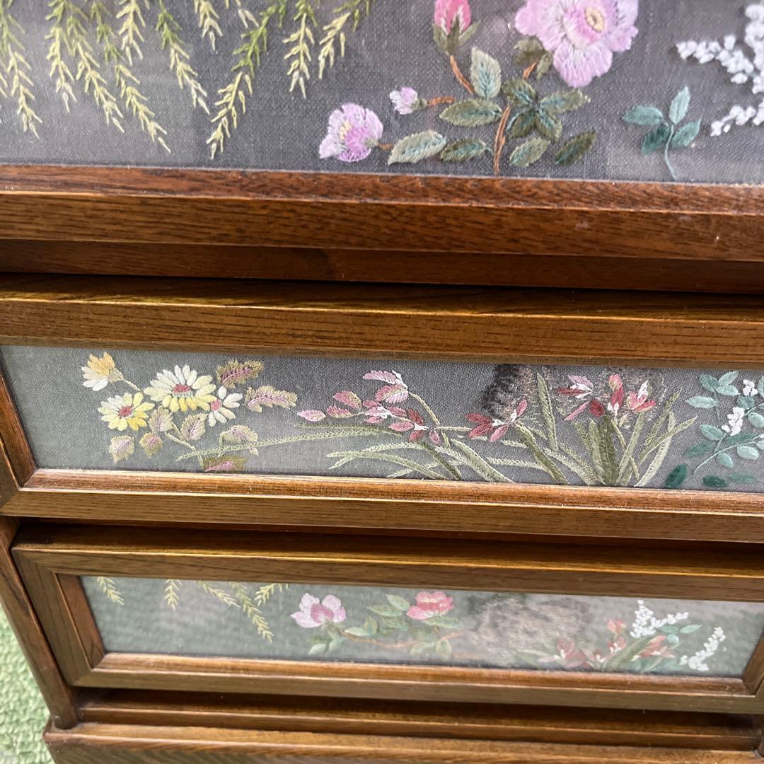 戸塚刺繍作品　木製花柄3段引き出し