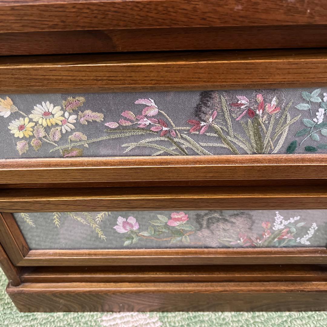 戸塚刺繍作品　木製花柄3段引き出し