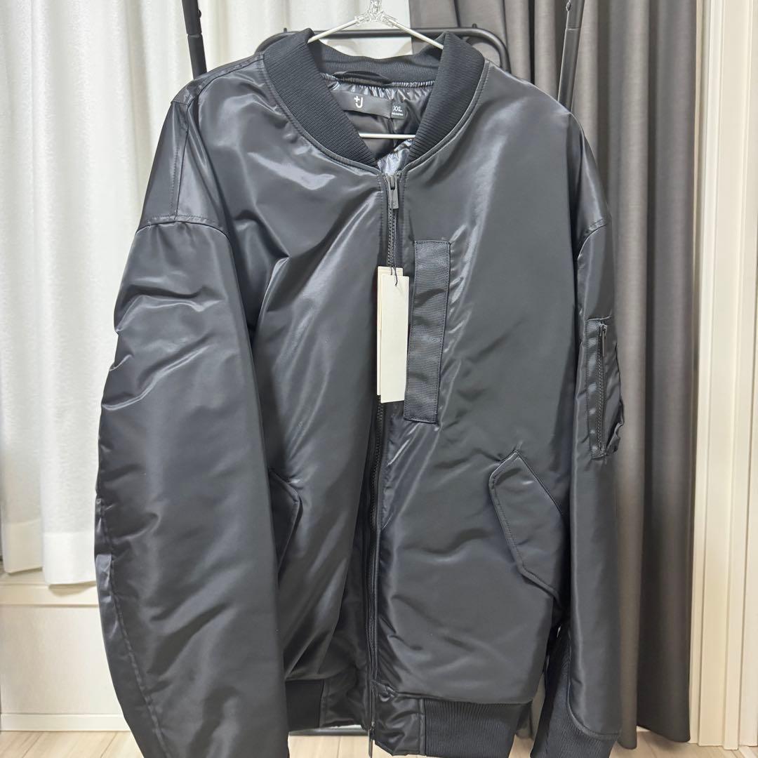 新品タグ付き　ユニクロ　ハイブリッドダウンオーバーサイズMA-1ブルゾン　+Ｊ
