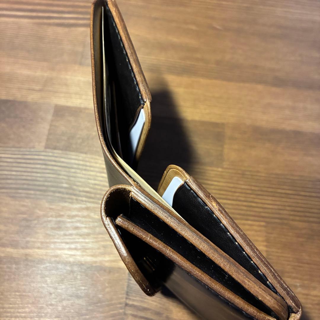 コンパクトウォレット　MARYAM社　ホースバット　丘染めブラック　茶芯