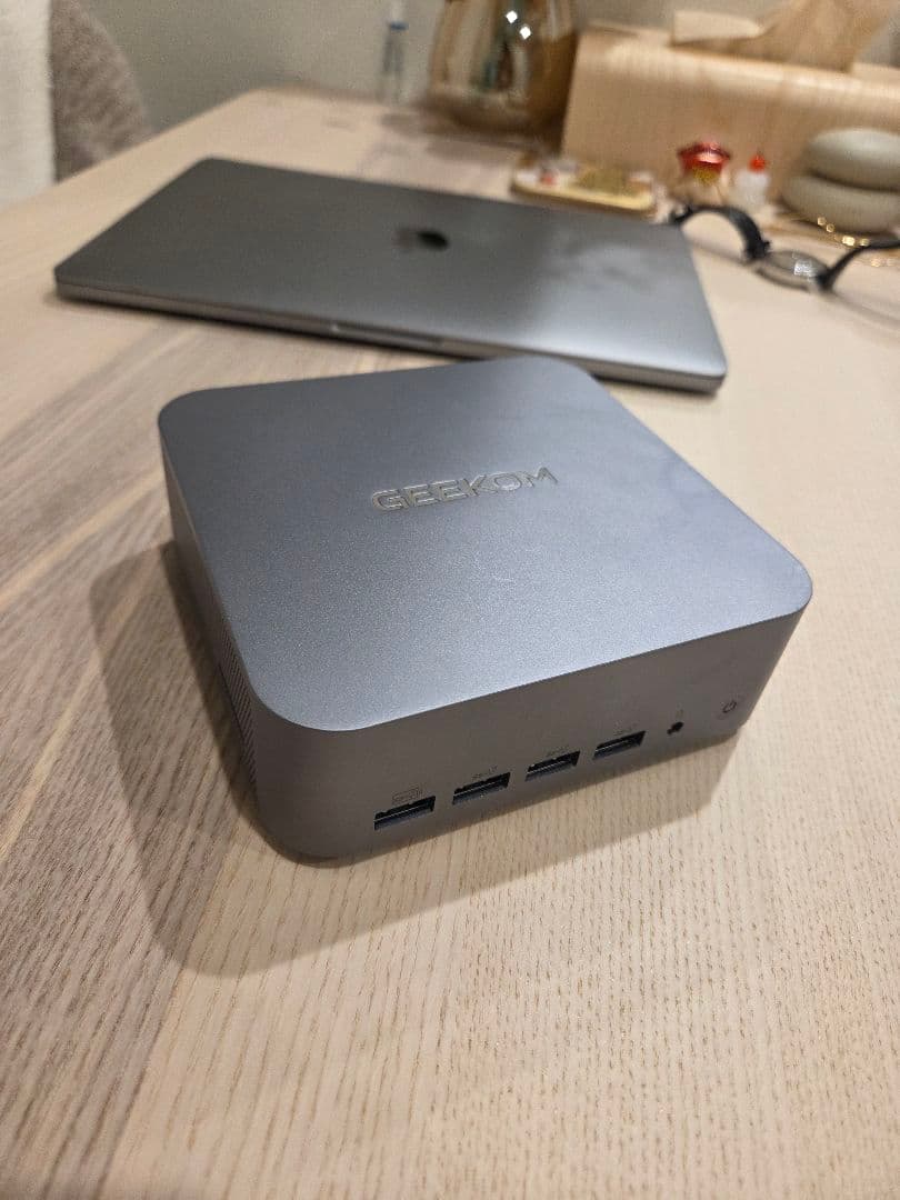 高性能 ミニPC GEEKOM AI PC GT1 Mega【おまけ付き】