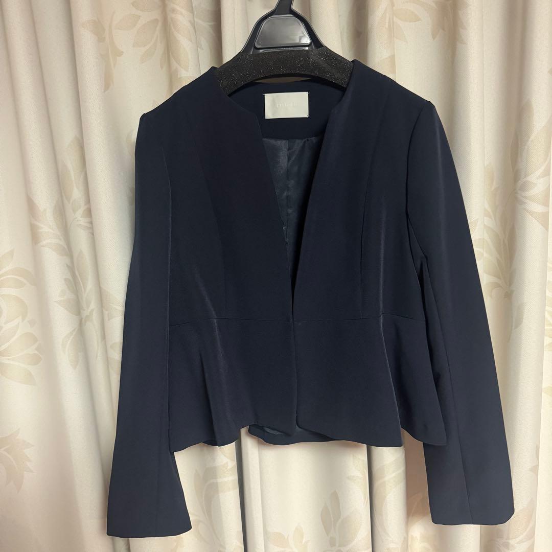 【新品タグ付き】CELFORD ネイビー ノーカラージャケット ペプラム36