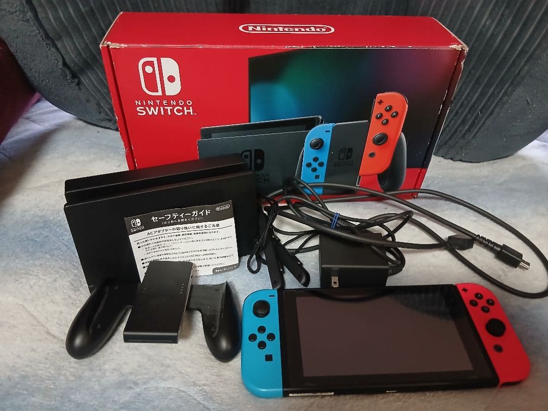 Nintendo Switch 本体 赤/青 Joy-Con 付属品付き