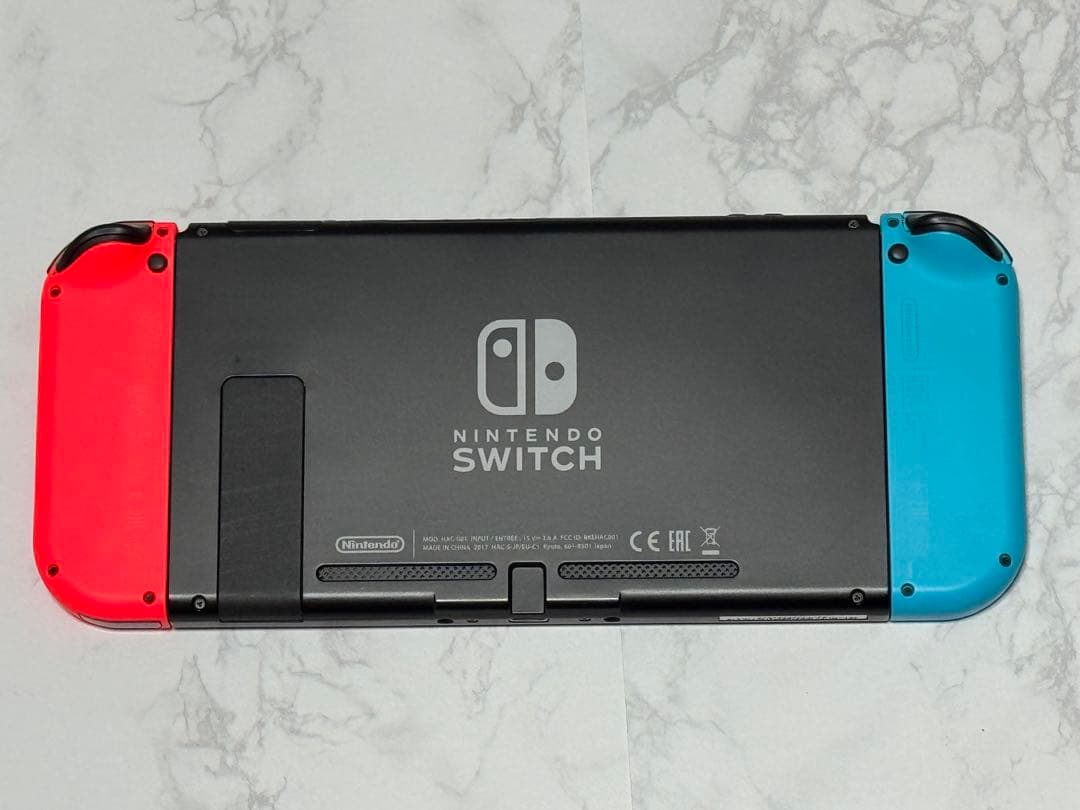 Nintendo Switch本体（充電グリップおまけつき）