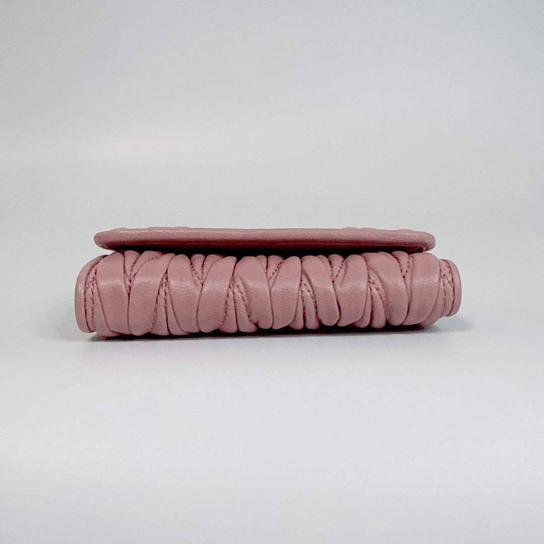 【未使用品級】miumiu ６連キーケース　マトラッセ　ローズピンク　レザー