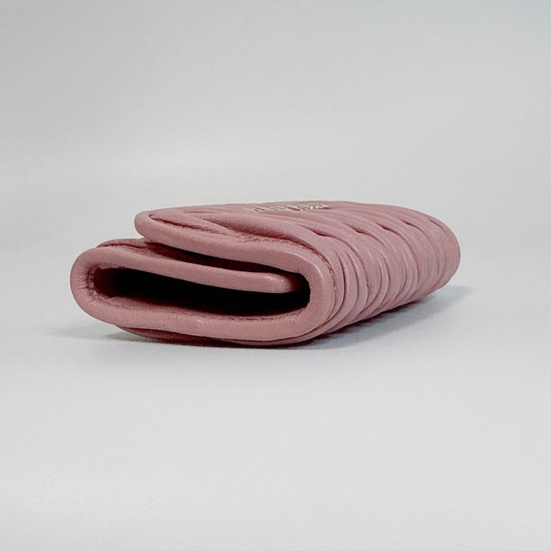 【未使用品級】miumiu ６連キーケース　マトラッセ　ローズピンク　レザー