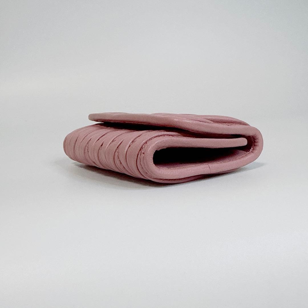 【未使用品級】miumiu ６連キーケース　マトラッセ　ローズピンク　レザー