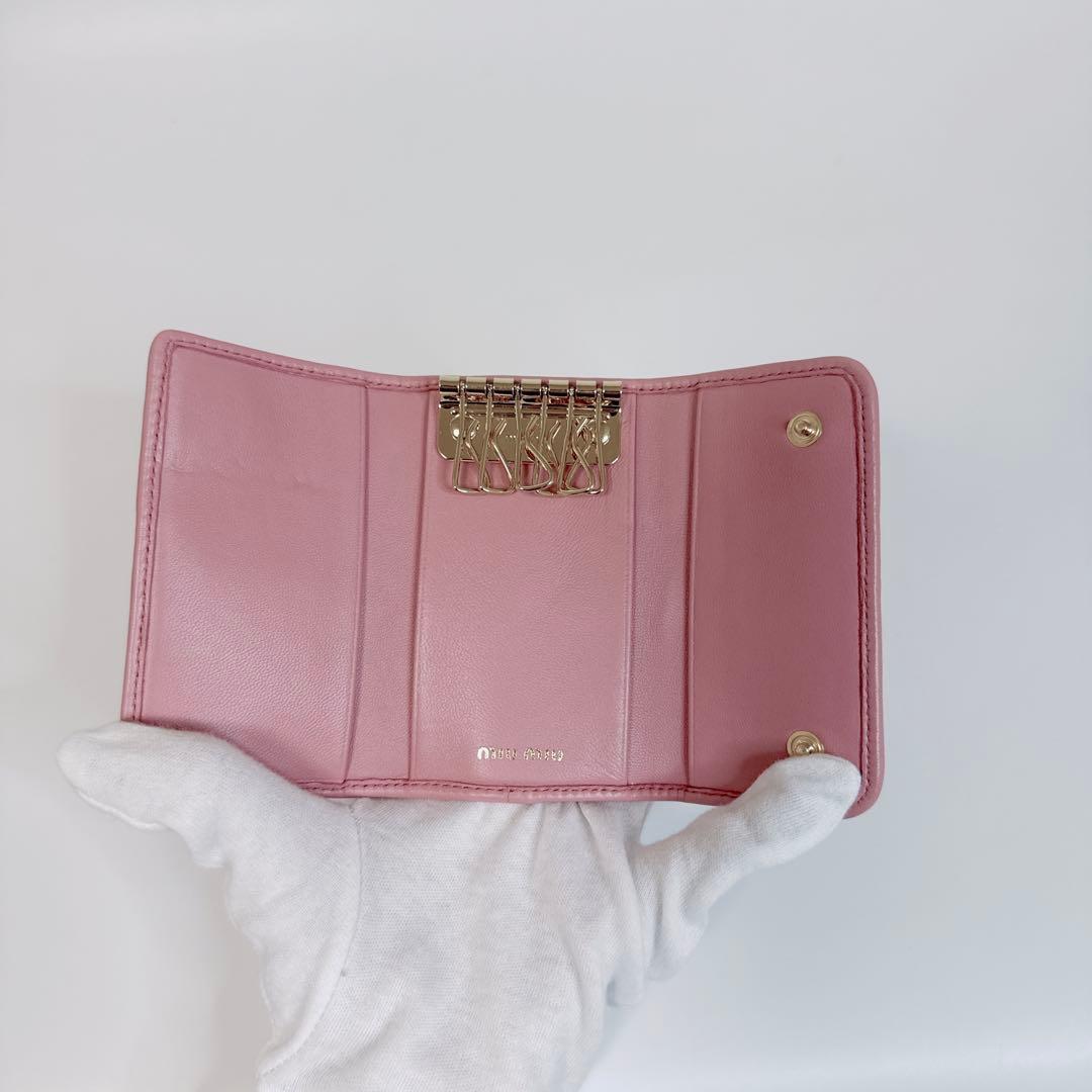 【未使用品級】miumiu ６連キーケース　マトラッセ　ローズピンク　レザー