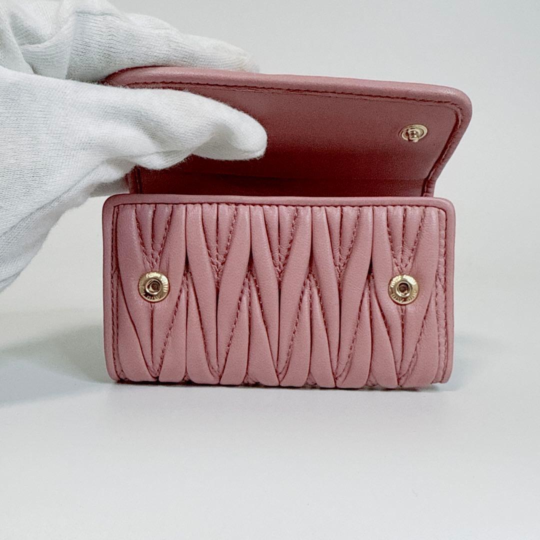 【未使用品級】miumiu ６連キーケース　マトラッセ　ローズピンク　レザー