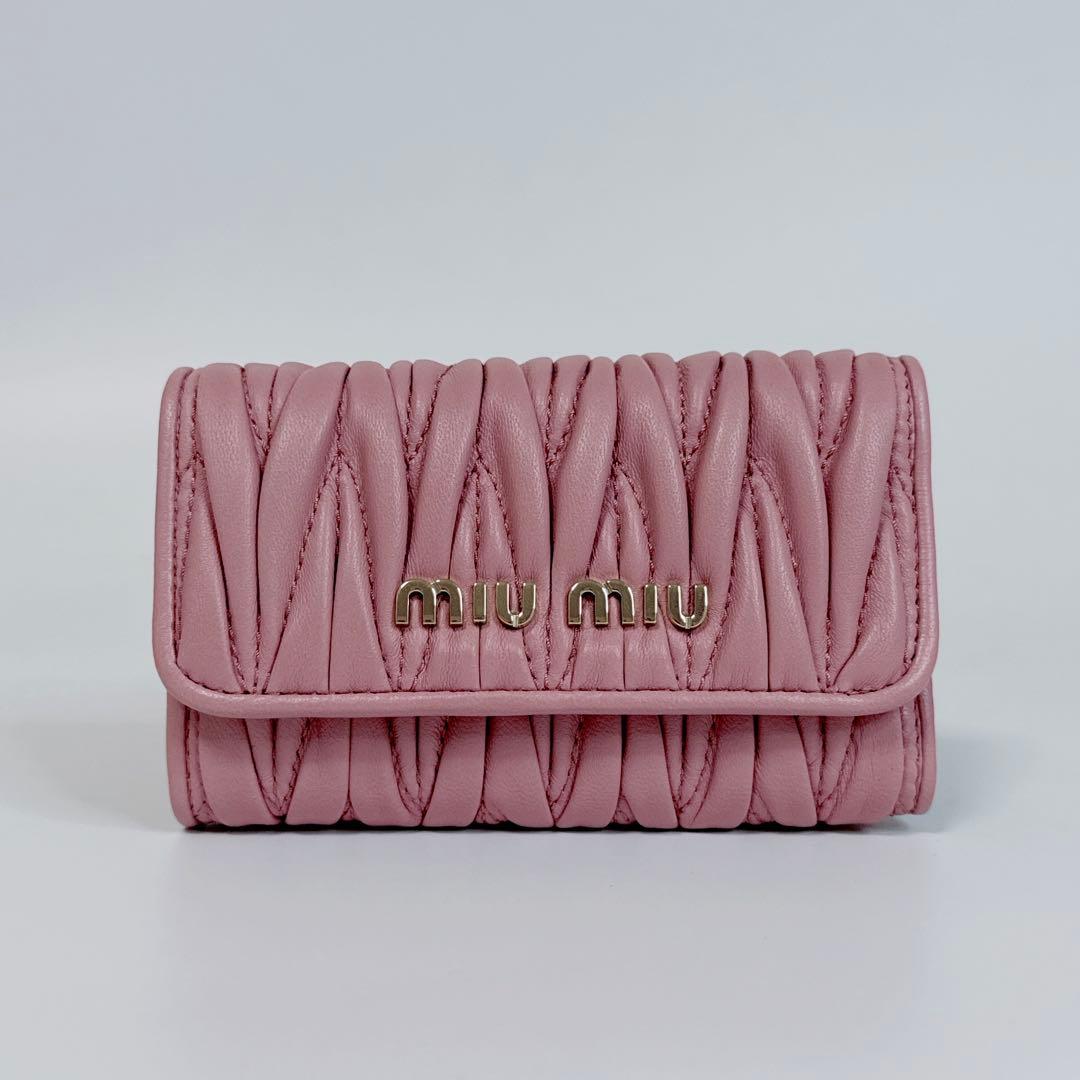【未使用品級】miumiu ６連キーケース　マトラッセ　ローズピンク　レザー