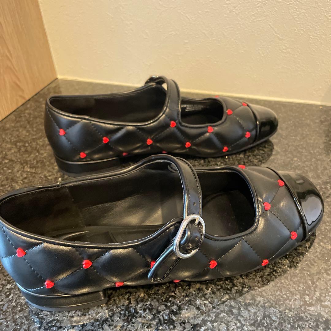 新品未使用CHARLES & KEITHハートプリントメリージェーン