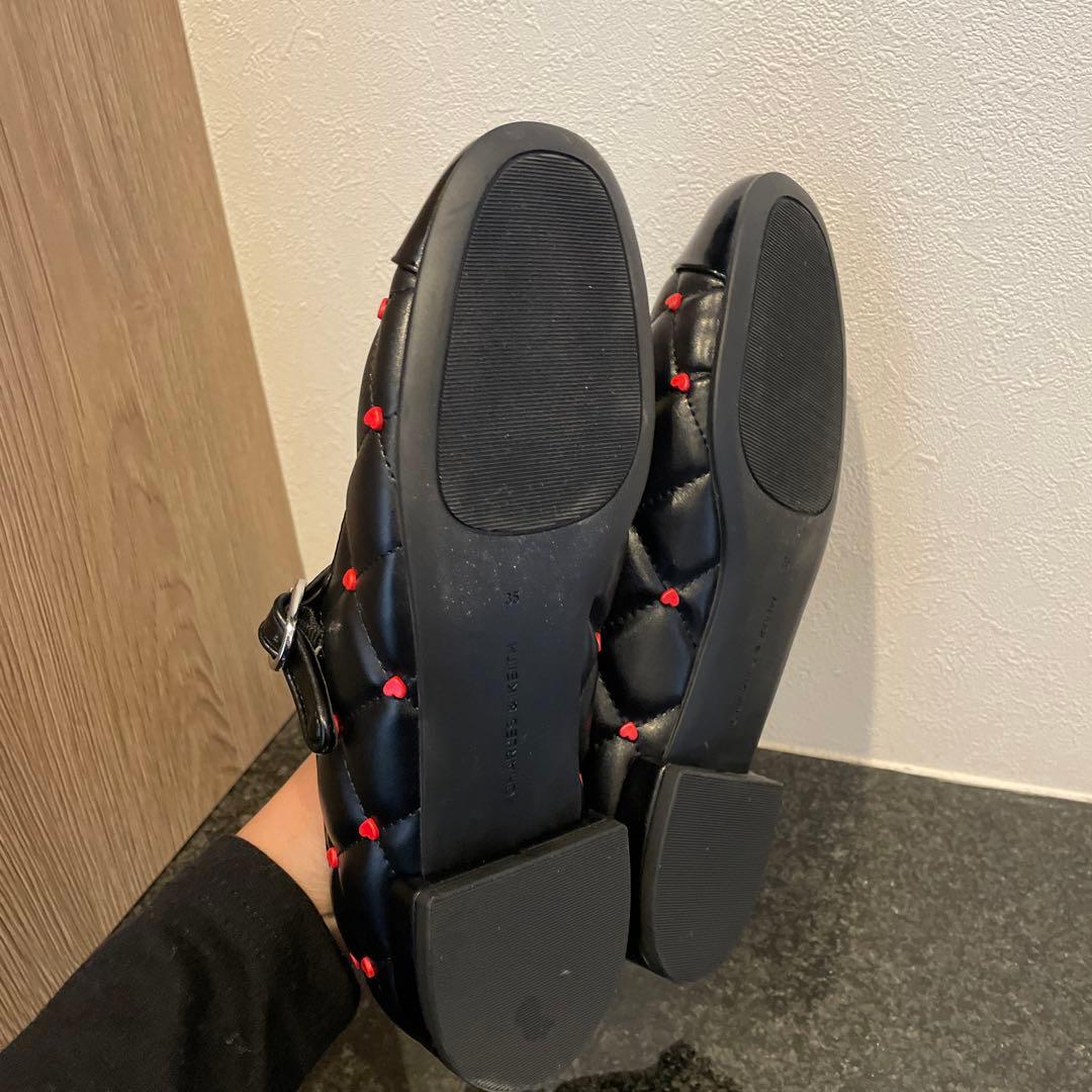 新品未使用CHARLES & KEITHハートプリントメリージェーン