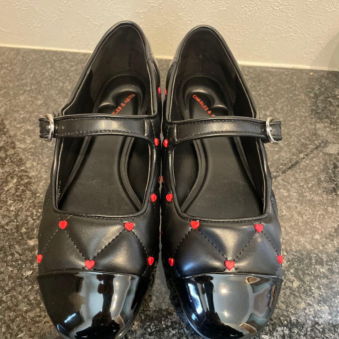 新品未使用CHARLES & KEITHハートプリントメリージェーン