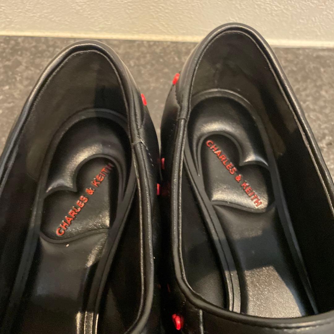 新品未使用CHARLES & KEITHハートプリントメリージェーン