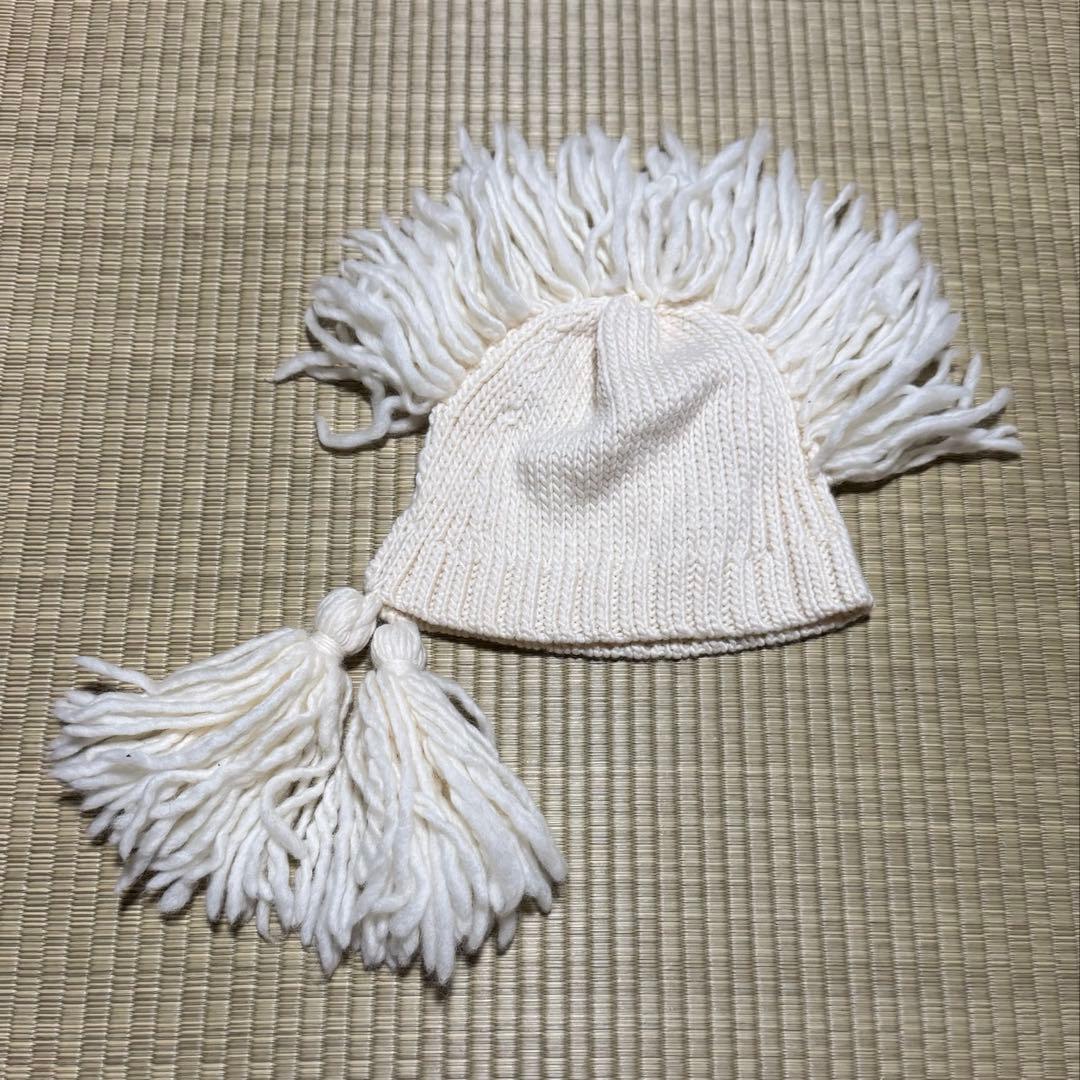 LIMI feu フリンジ付きニット帽