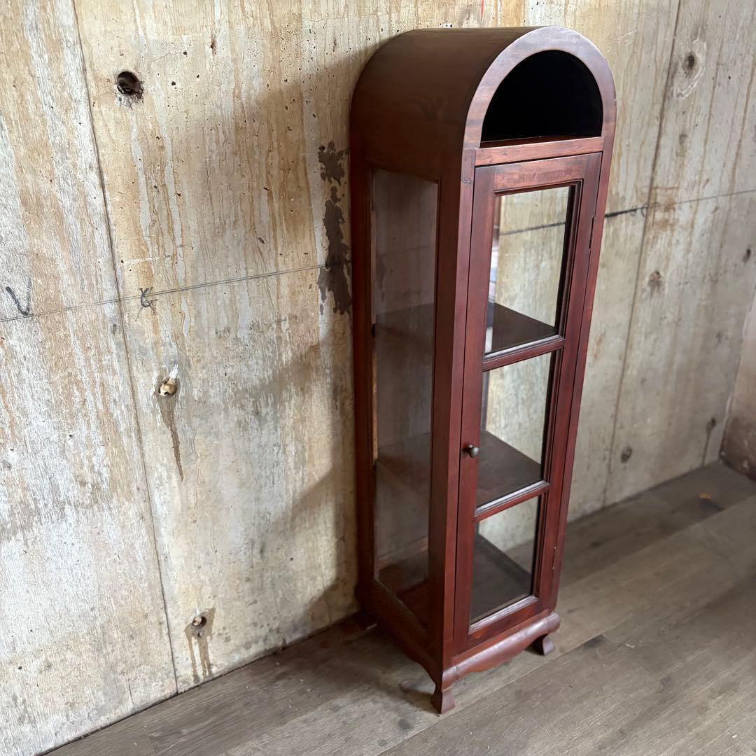アーチトップのスリムキャビネット　コレクションケース　マホガニー