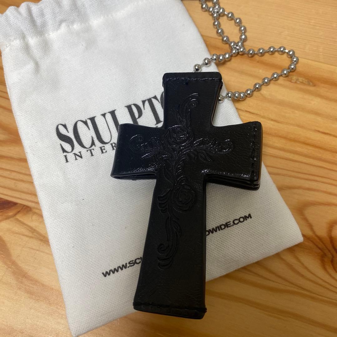 Sculptor Cross Leather Strap Wallet ブラック