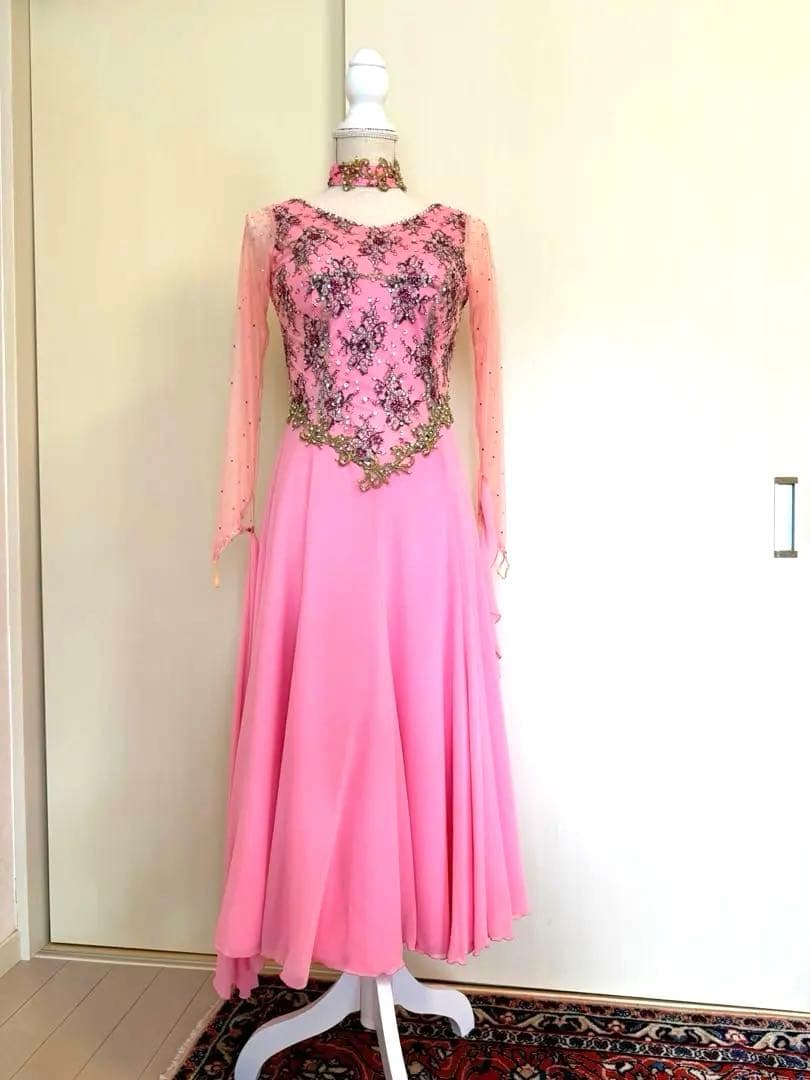 ピンクの社交ダンスドレス ショート丈