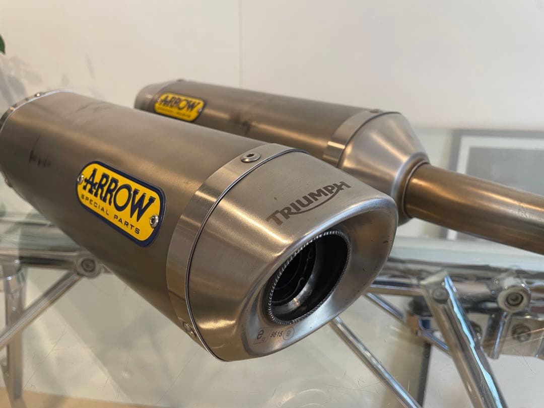トライアンフ　ストリートトリプル675 マフラー