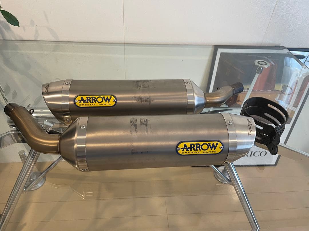 トライアンフ　ストリートトリプル675 マフラー