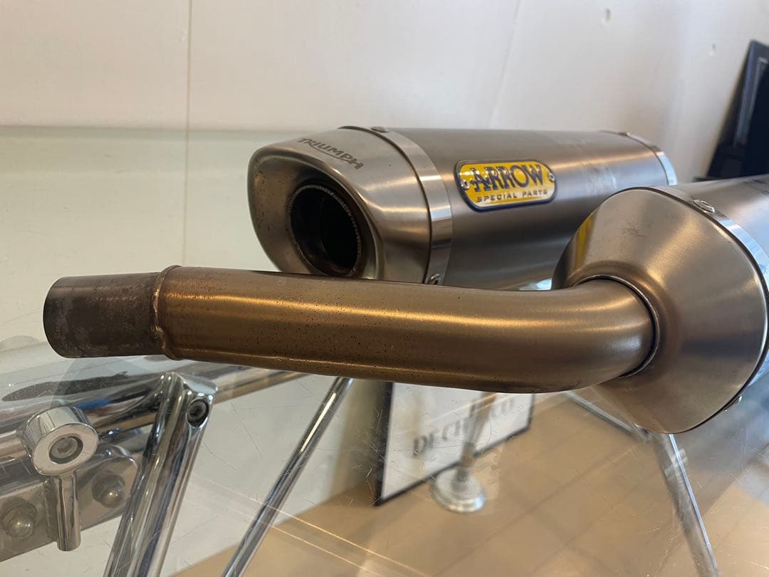 トライアンフ　ストリートトリプル675 マフラー