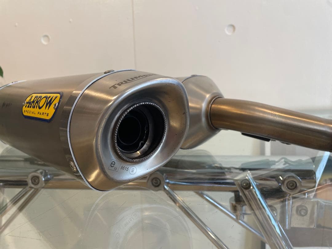 トライアンフ　ストリートトリプル675 マフラー