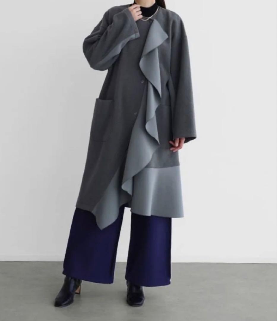 ラディエイト フリルデザインコート