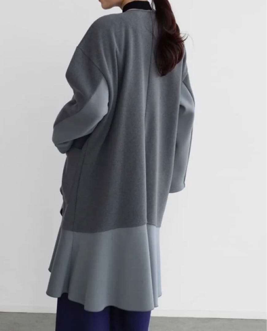 ラディエイト フリルデザインコート