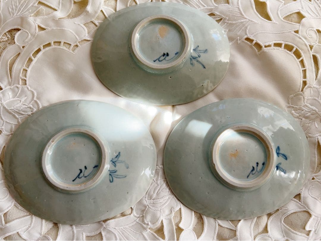 佐藤もも子　青い花と鳥の絵柄の皿 3枚セット