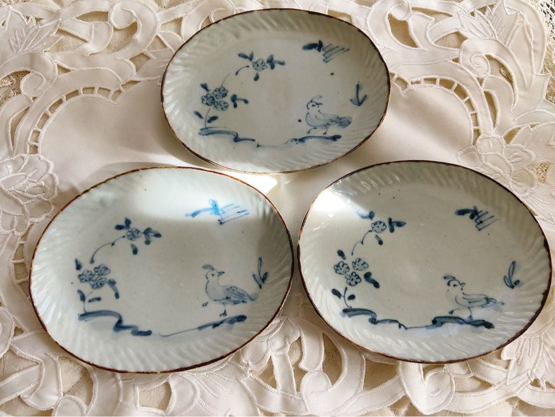 佐藤もも子　青い花と鳥の絵柄の皿 3枚セット