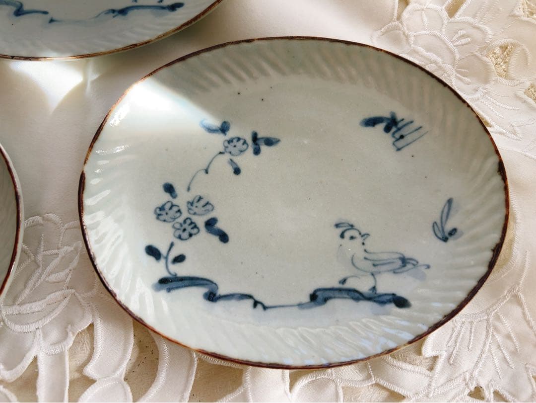 佐藤もも子　青い花と鳥の絵柄の皿 3枚セット