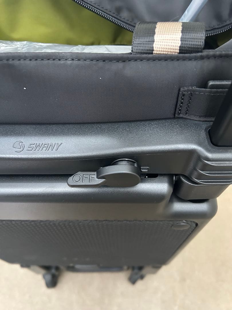 スワニー　キャリーバッグイス付き